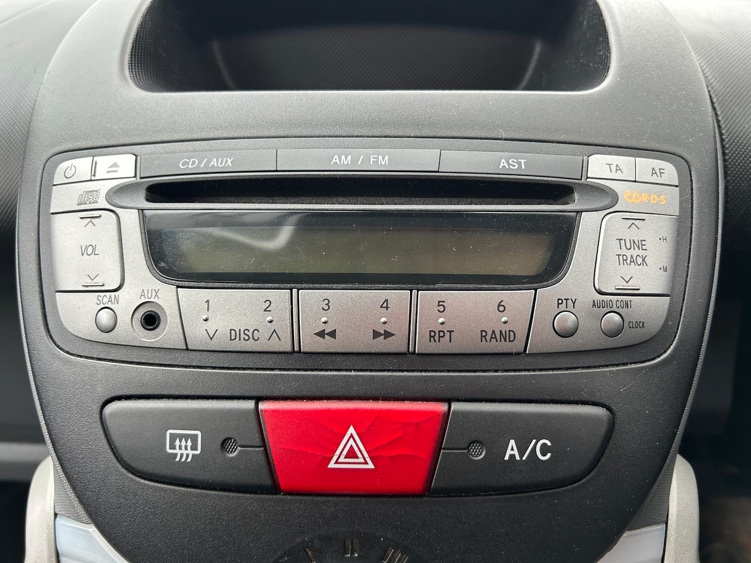 Used Toyota AYGO 2010 for sale - 77298445: Photo 39