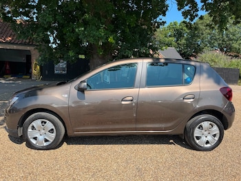 Used Dacia Sandero 2018 for sale - 79174680: Photo