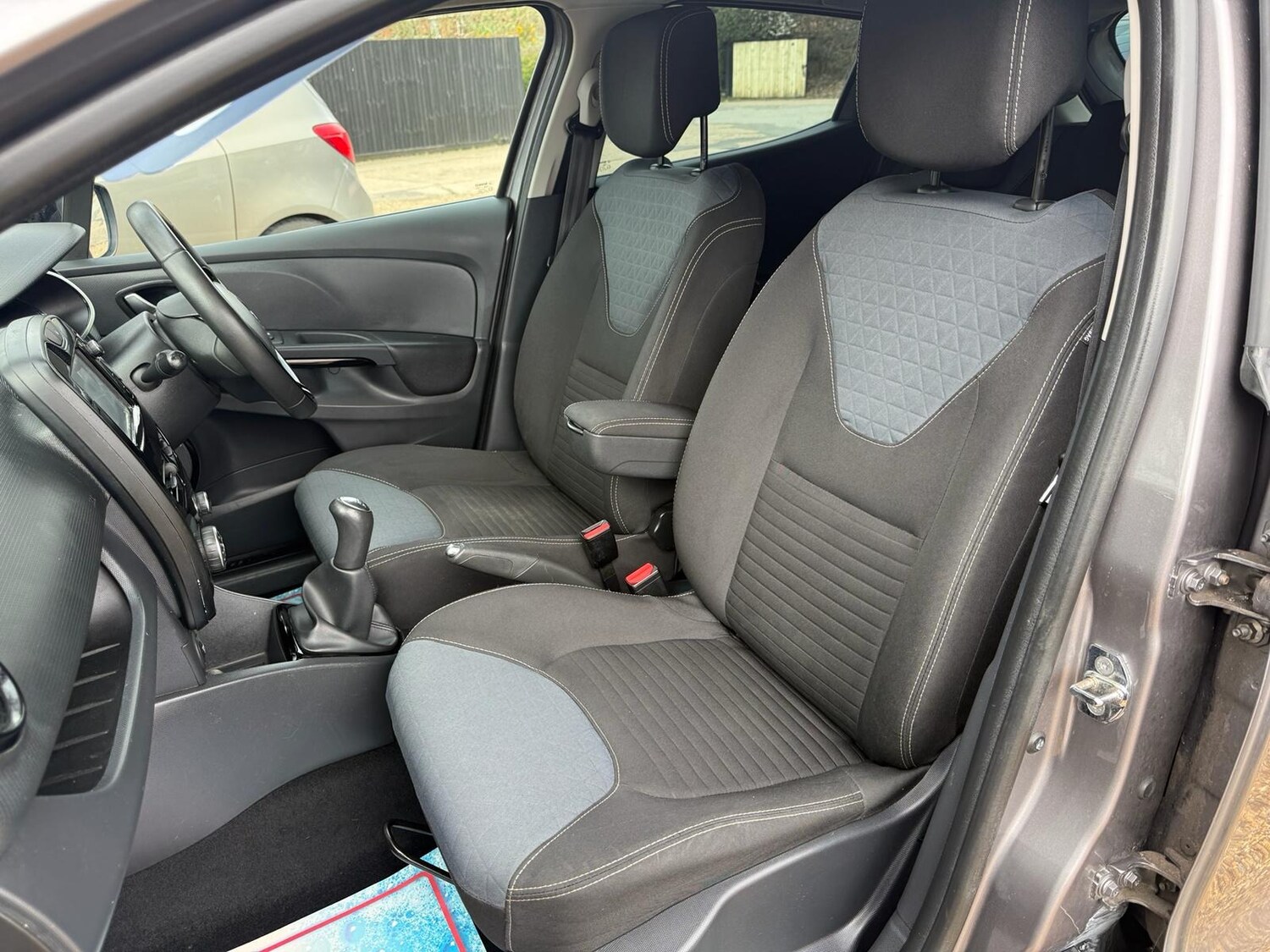 Used Renault Clio 2015 for sale - 77745162: Photo 32