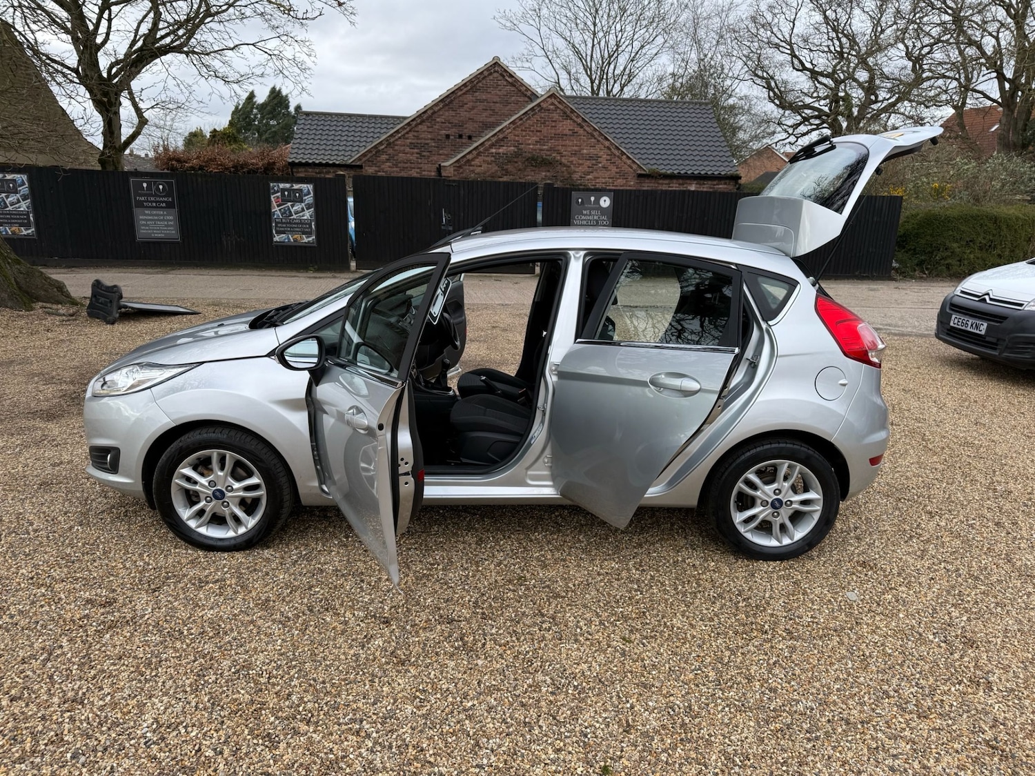 Used Ford Fiesta 2017 for sale - 77848200: Photo 10