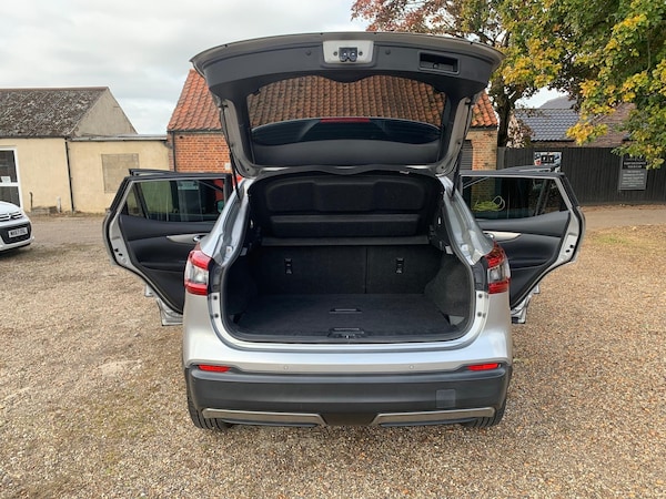 Used Nissan Qashqai 2017 for sale - 76230504: Photo 14