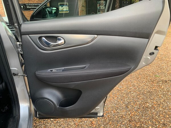 Used Nissan Qashqai 2017 for sale - 76230504: Photo 18