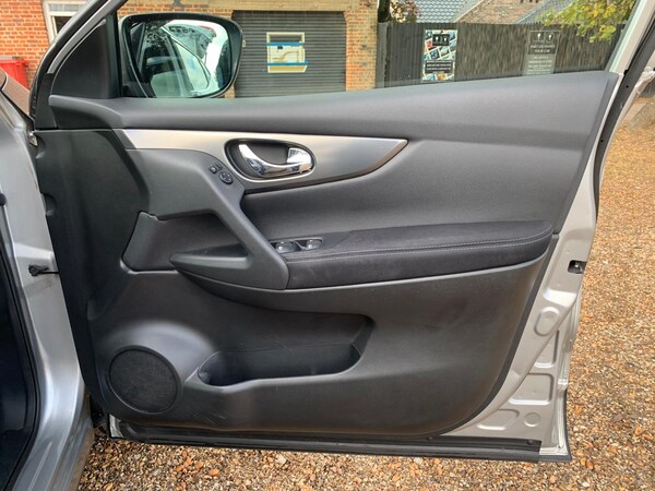 Used Nissan Qashqai 2017 for sale - 76230504: Photo 19