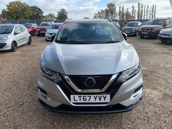 Used Nissan Qashqai 2017 for sale - 76230504: Photo 2