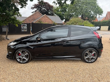 Used Ford Fiesta 2017 for sale - 79298777: Photo