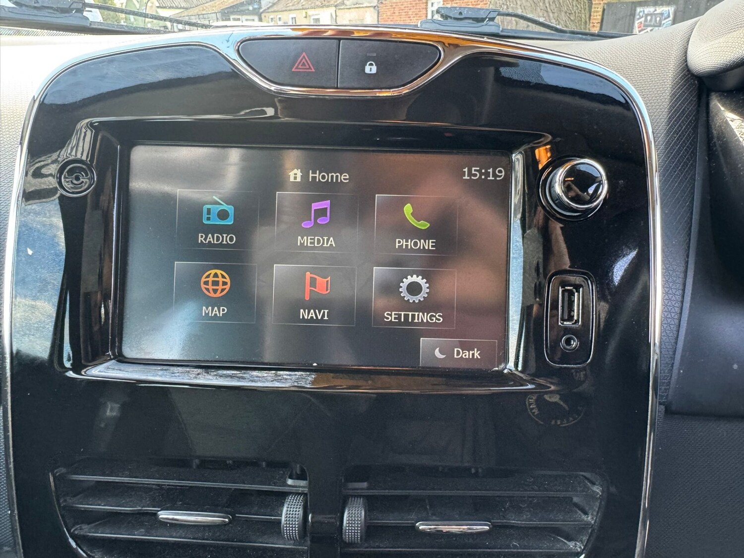 Used Renault Clio 2014 for sale - 78175465: Photo 16