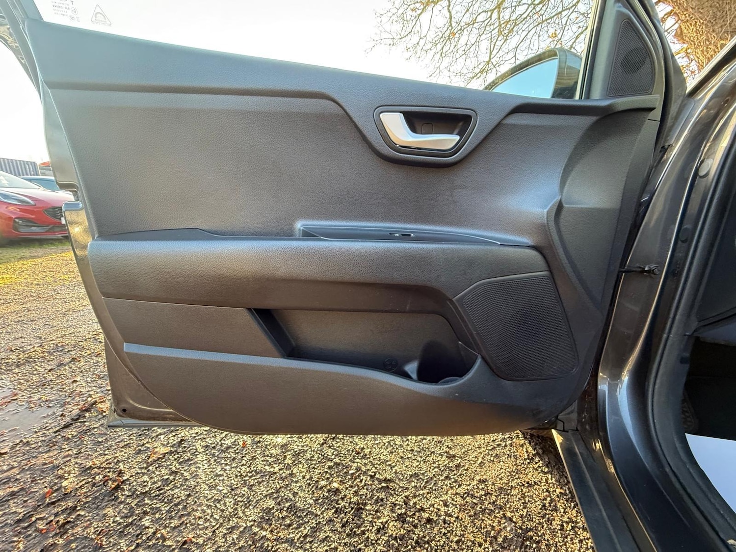 Used Kia Stonic 2017 for sale - 76904426: Photo 17