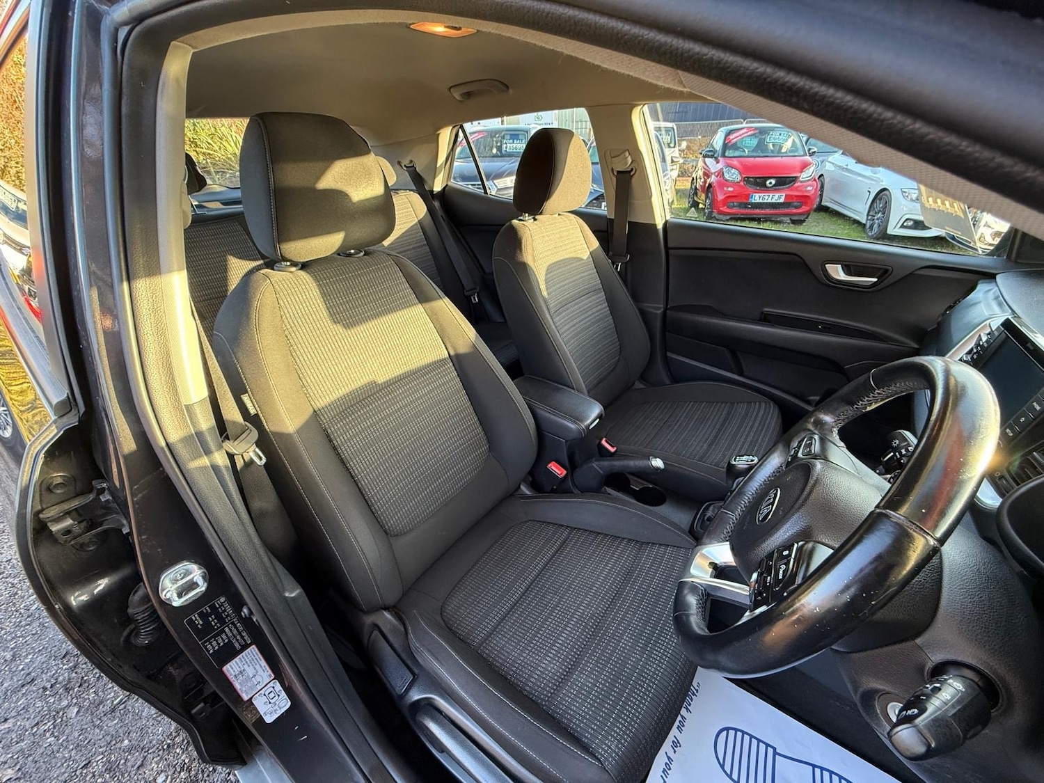 Used Kia Stonic 2017 for sale - 76904426: Photo 21