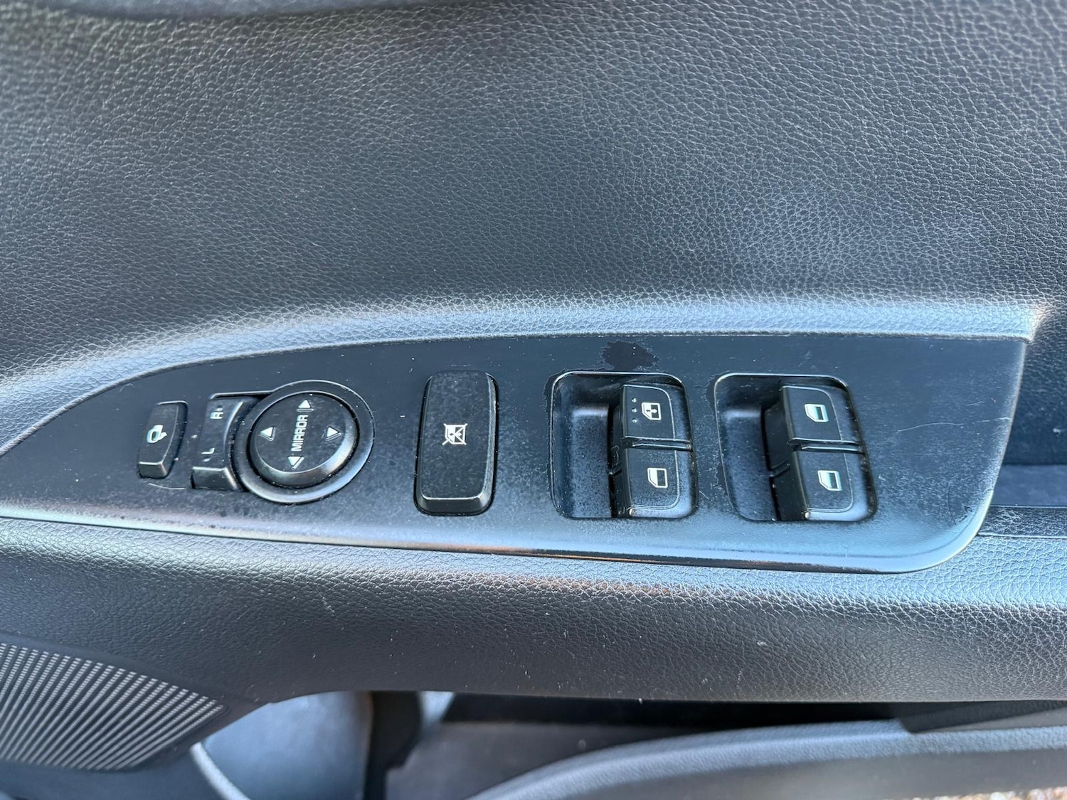 Used Kia Stonic 2017 for sale - 76904426: Photo 30