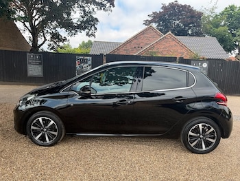 Used Peugeot 208 2019 for sale - 79218049: Photo