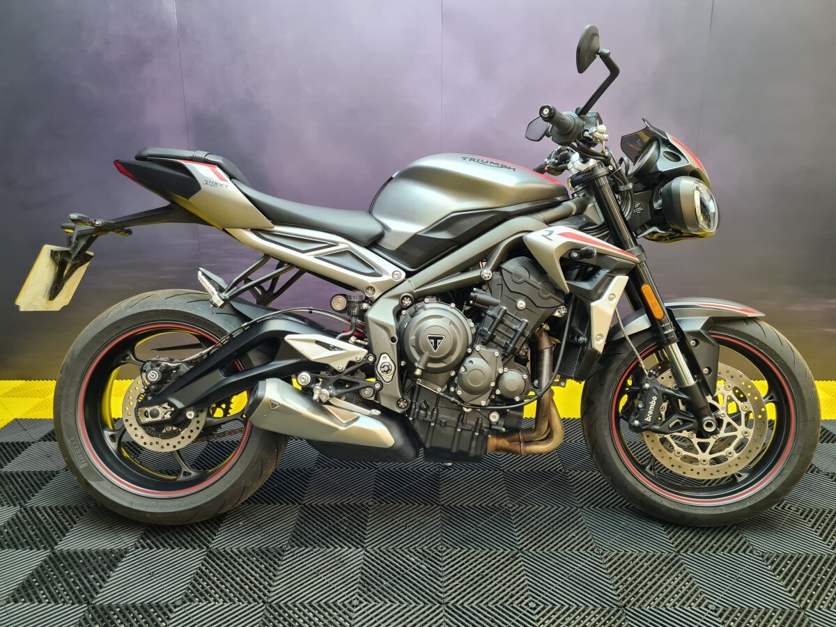 Used Triumph STREET TRIPLE 765 R 2022 for sale - 78396245: Photo 2