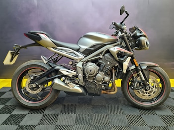 Used Triumph STREET TRIPLE 765 R 2022 for sale - bike-78396245: Photo