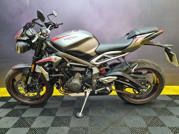 Used Triumph STREET TRIPLE 765 R 2022 for sale - bike-78396245: Photo