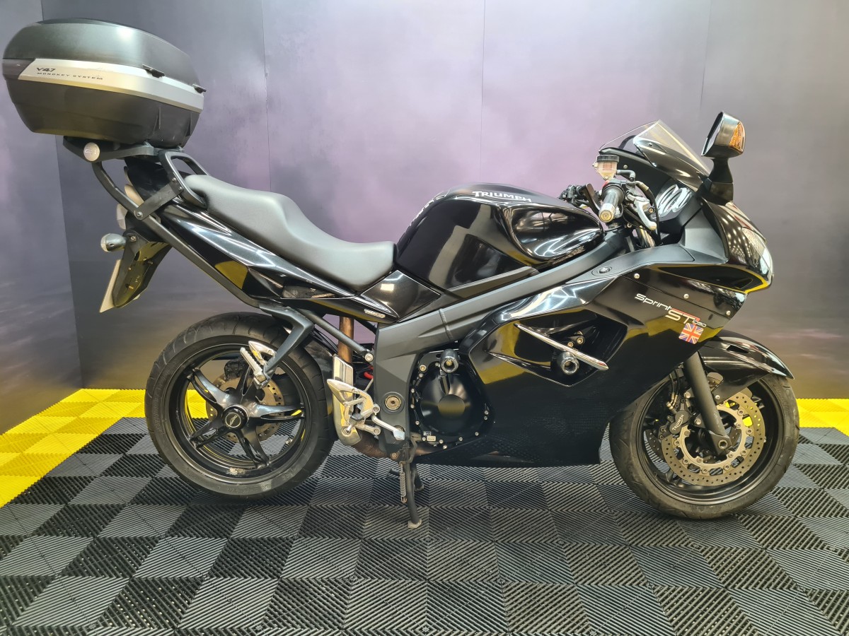 Used Triumph SPRINT ST 1050 2011 for sale - 78659962: Photo 2