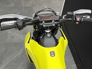 Used Husqvarna 701 supermoto undefined for sale - bike-78395622: Photo
