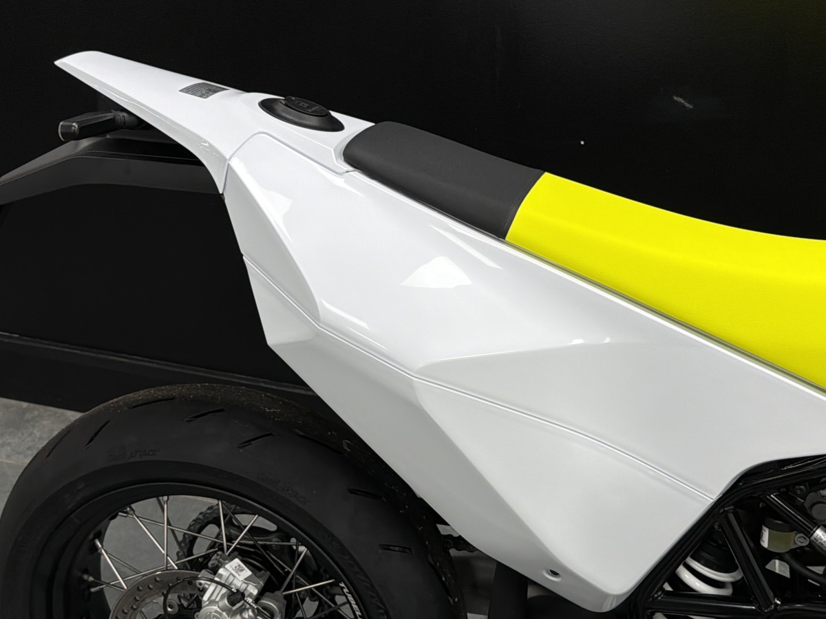 Used Husqvarna 701 supermoto for sale - 78395622: Photo 6