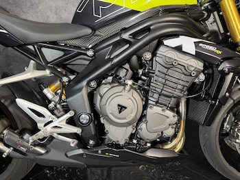 Used Triumph SPEED TRIPLE 1200 RX 2025 for sale - bike-79353568: Photo