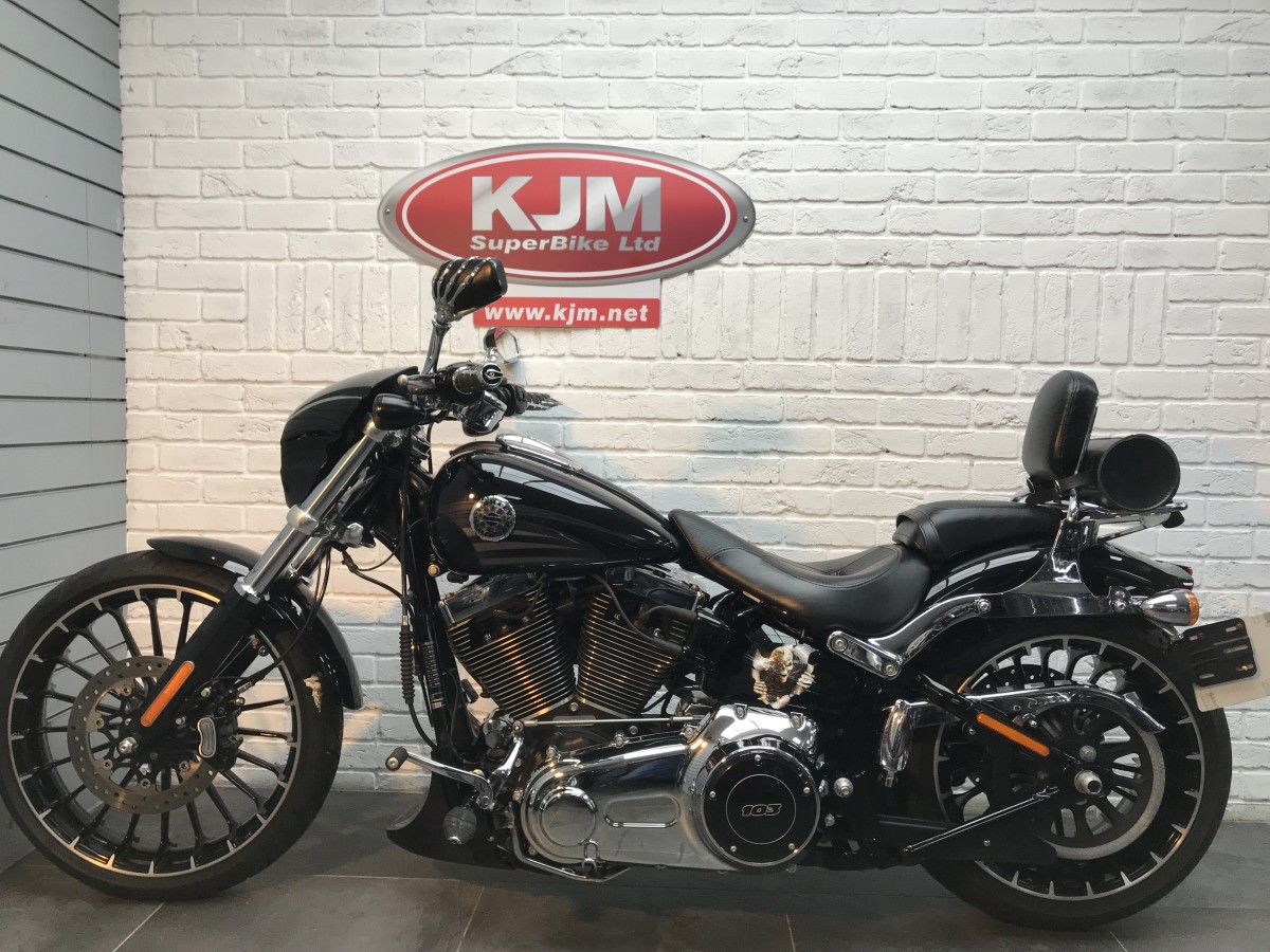 Used Harley-Davidson FXSB BREAKOUT 2017 for sale - 78393141: Photo 2