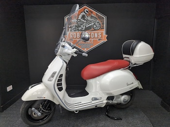 Used Piaggio VESPA GTS 300 SUPER 2012 for sale - bike-79082367: Photo