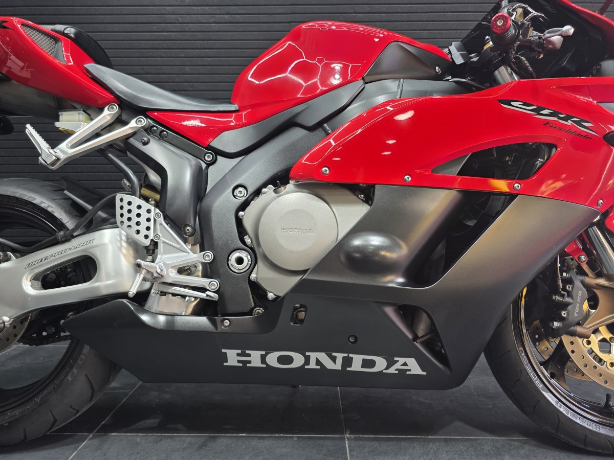 Used Honda Fireblade CBR 1000 RR-4 2004 for sale - 78393575: Photo 3