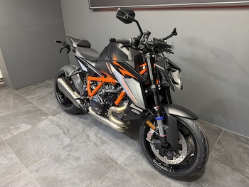 Used KTM 1390 Super Duke R FINANCE FROM 9.4% APR undefined for sale - bike-78394564: Photo
