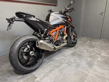 Used KTM 1390 Super Duke R FINANCE FROM 9.4% APR undefined for sale - bike-78394564: Photo