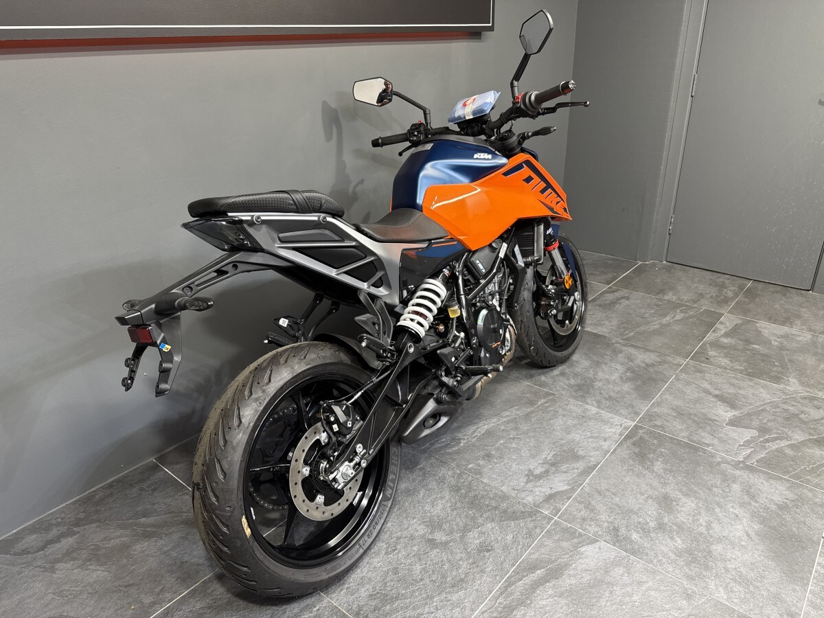 Used KTM 125 DUKE SPECIAL INC FOC QUICK SHIFTER & FINANCE for sale - 78394537: Photo 3