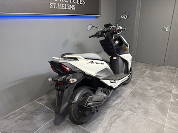 Used Suzuki AVENIS 125cc Pre-reg undefined for sale - bike-78395596: Photo
