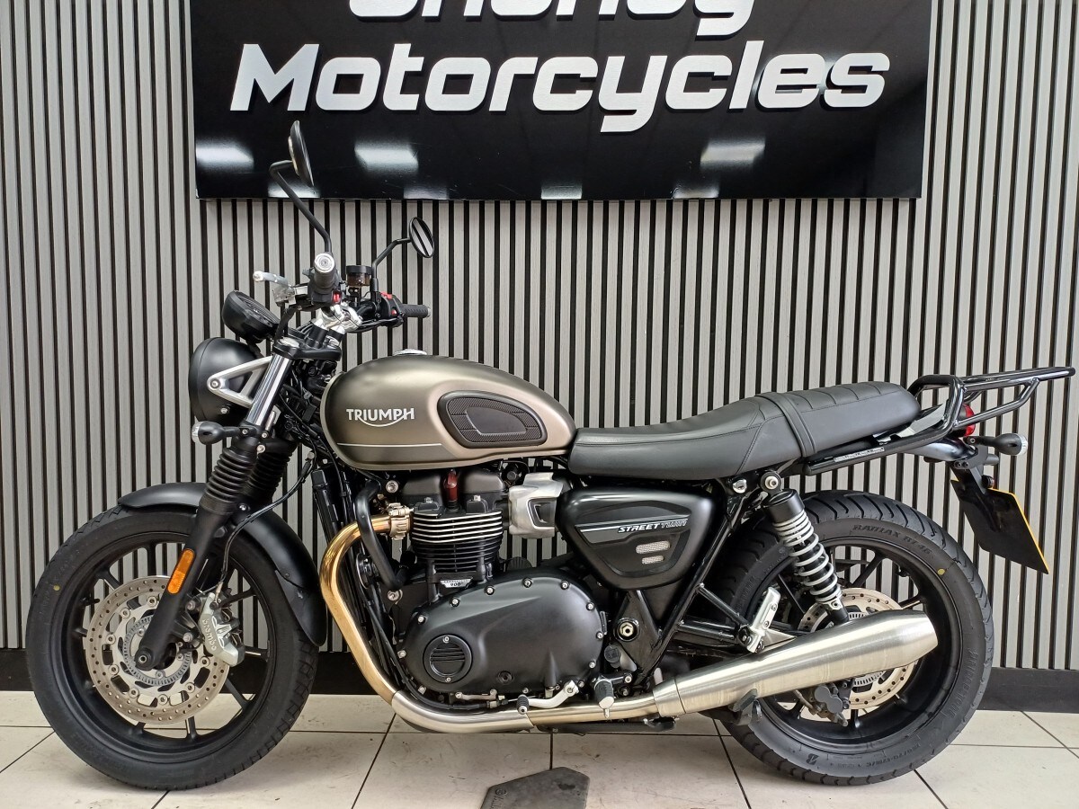 Used Triumph BONNEVILLE STREET TWIN 900 2021 for sale - 78394962: Photo 2