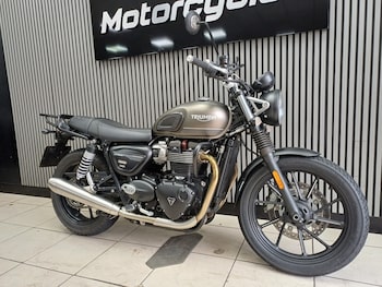 Used Triumph BONNEVILLE STREET TWIN 900 2021 for sale - bike-78394962: Photo