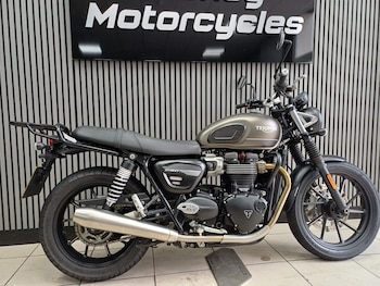Used Triumph BONNEVILLE STREET TWIN 900 2021 for sale - bike-78394962: Photo