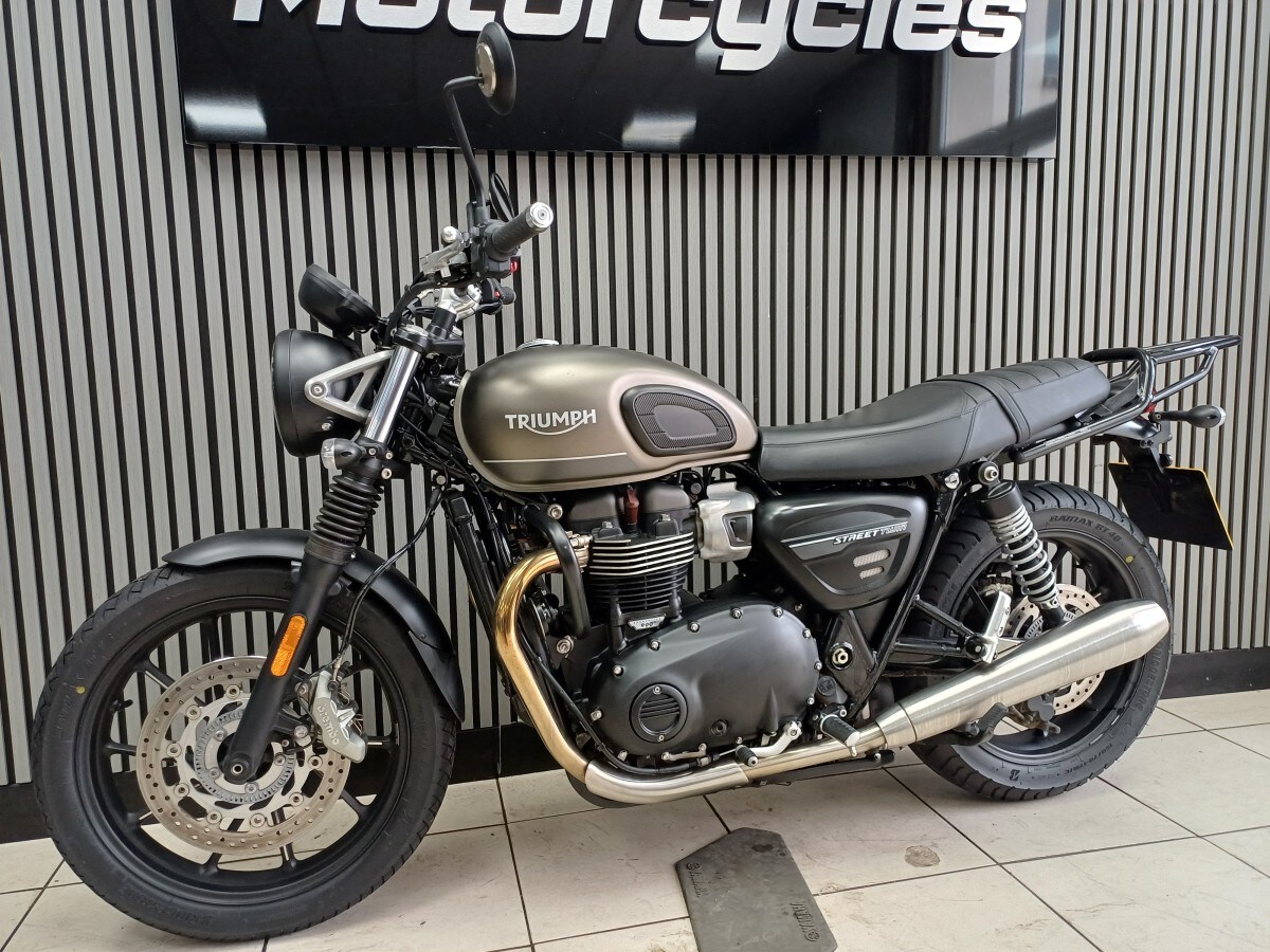 Used Triumph BONNEVILLE STREET TWIN 900 2021 for sale - 78394962: Photo 6