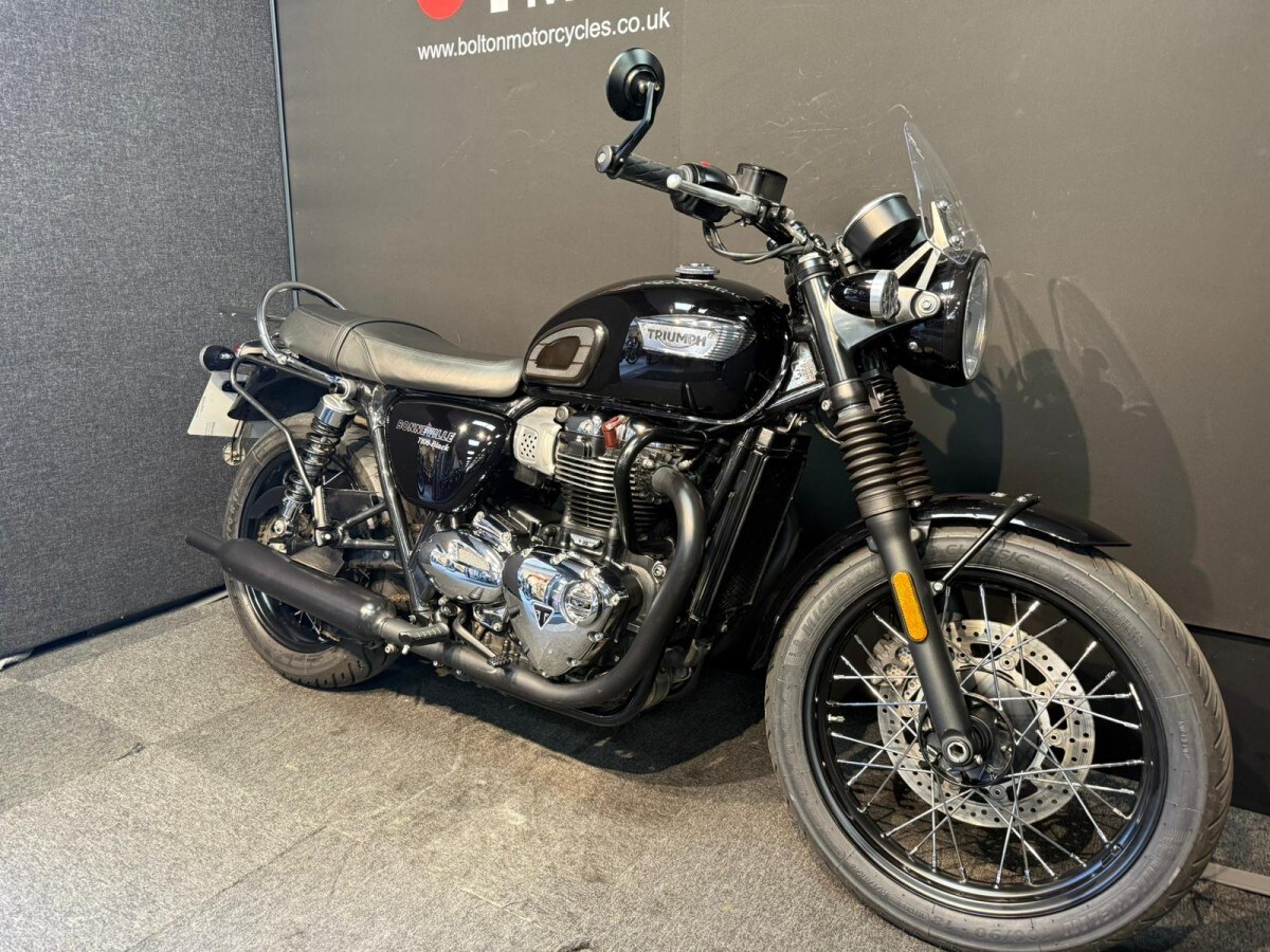 Used Triumph BONNEVILLE T100 BLACK 2019 for sale - 78427943: Photo 3