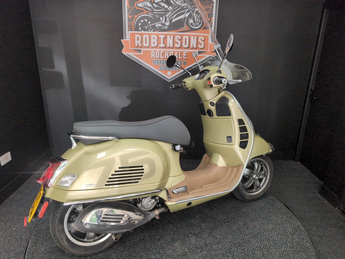 Used Piaggio VESPA GTS 300 75TH 2021 for sale - 78674316: Photo 8