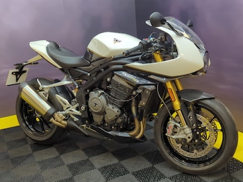 Used Triumph SPEED TRIPLE 1200 RR 2022 for sale - bike-78396391: Photo