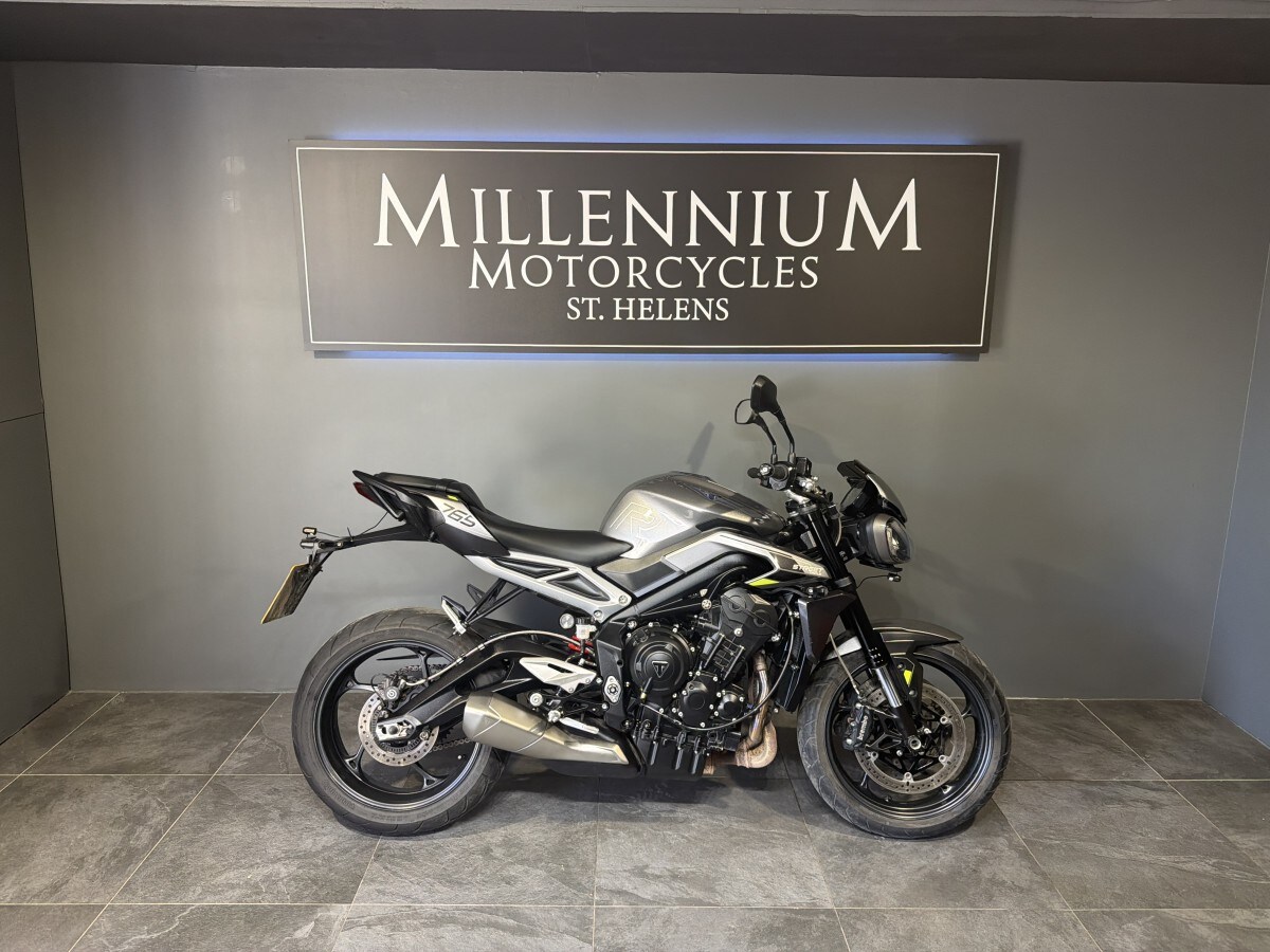 Used Triumph STREET TRIPLE R 2023 for sale - 78446118: Photo 2