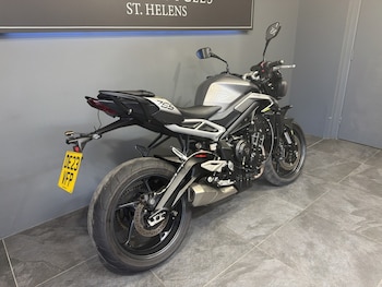 Used Triumph STREET TRIPLE R 2023 for sale - bike-78446118: Photo