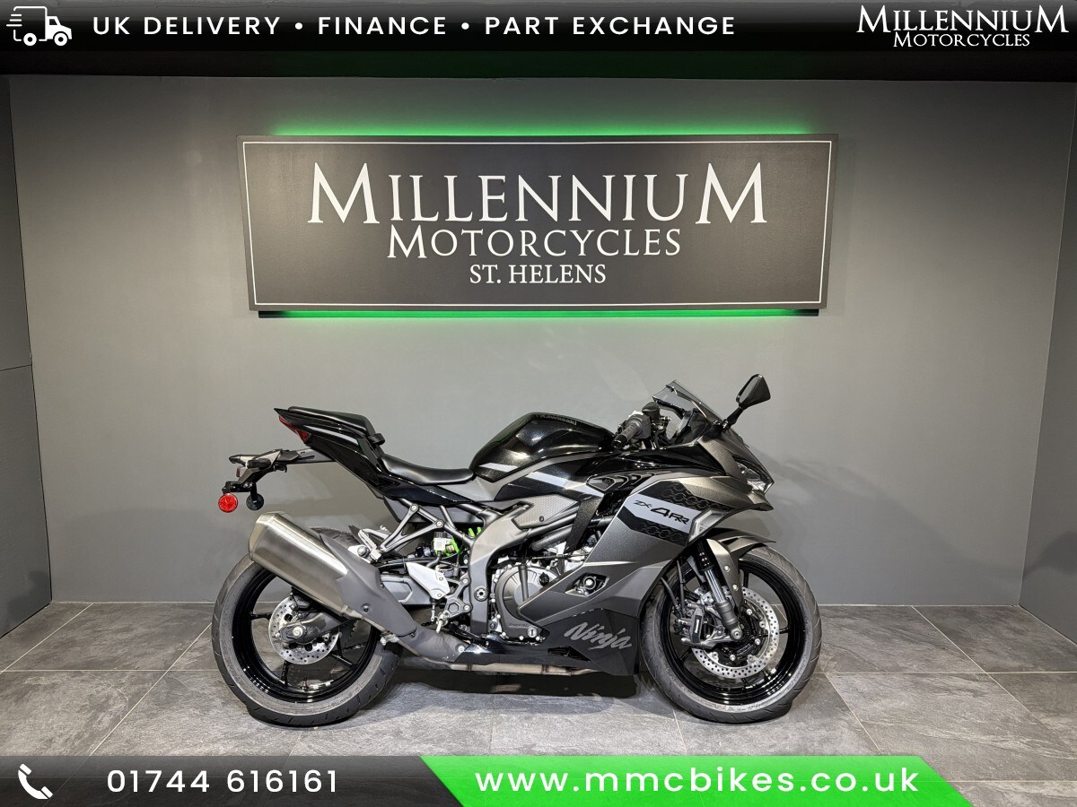 Used Kawasaki ZX-4RR ZX400STFAN (GY2/GN2) for sale - 78394450: Photo 1