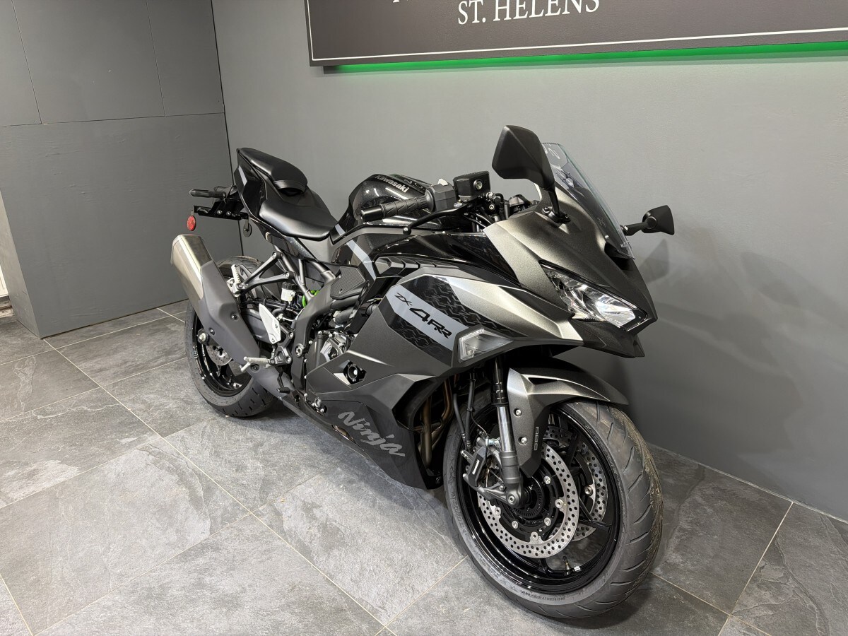 Used Kawasaki ZX-4RR ZX400STFAN (GY2/GN2) for sale - 78394450: Photo 2
