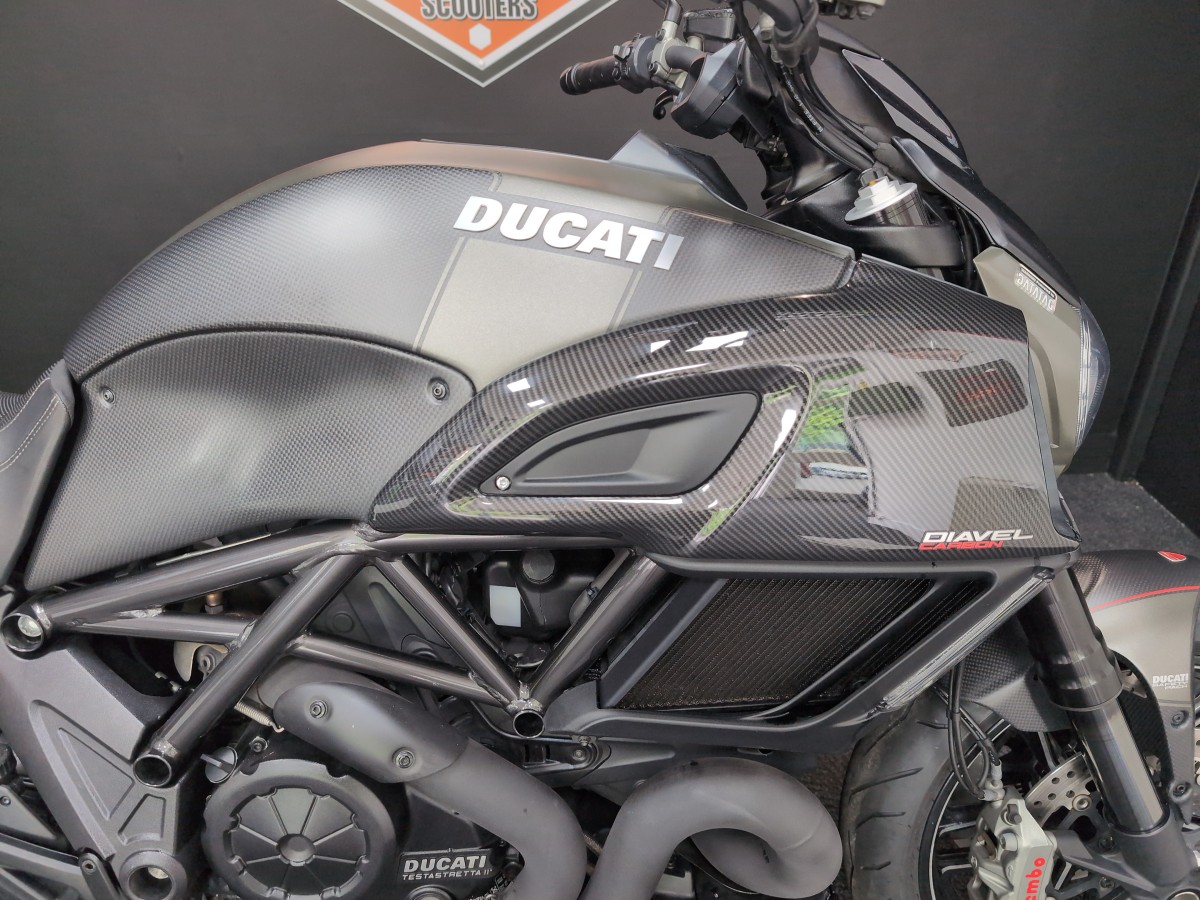 Used Ducati DIAVEL CARBON 2015 for sale - 78579146: Photo 10