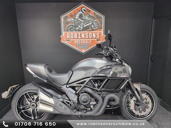 Used Ducati DIAVEL CARBON 2015 for sale - bike-78579146: Photo