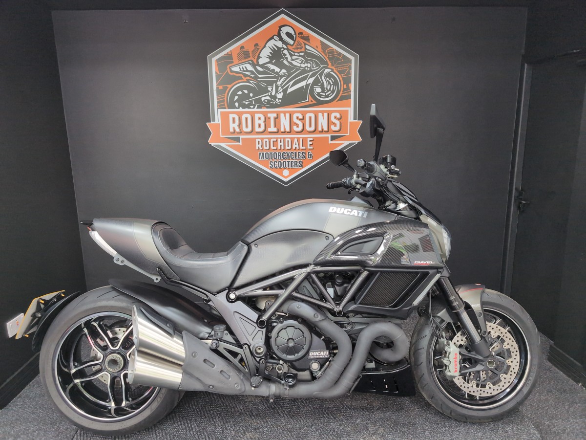 Used Ducati DIAVEL CARBON 2015 for sale - 78579146: Photo 2