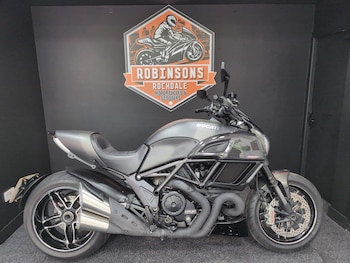 Used Ducati DIAVEL CARBON 2015 for sale - bike-78579146: Photo