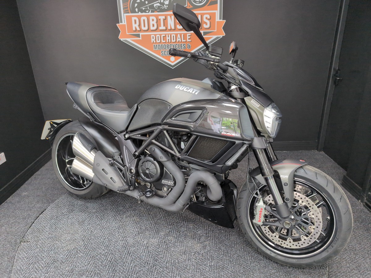 Used Ducati DIAVEL CARBON 2015 for sale - 78579146: Photo 3