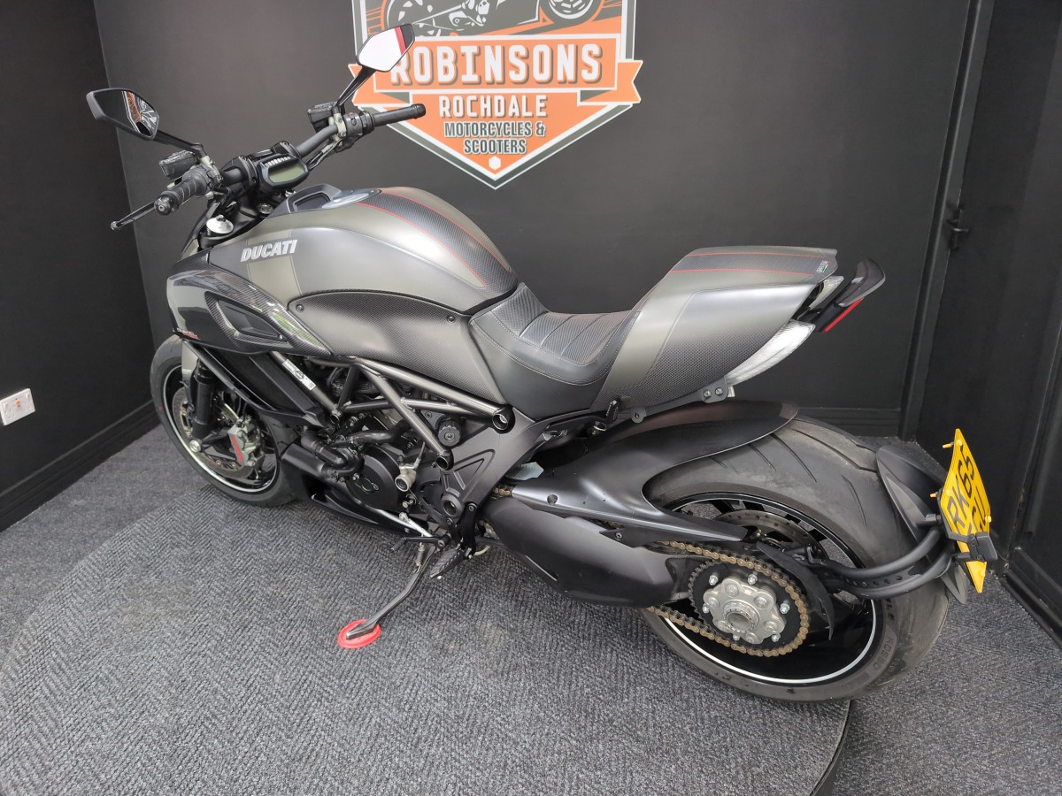 Used Ducati DIAVEL CARBON 2015 for sale - 78579146: Photo 9