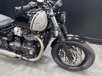 Used Triumph BONNEVILLE BOBBER 1200 2025 for sale - bike-79410904: Photo