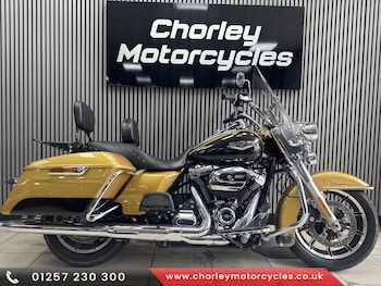 Used Harley-Davidson FLHR ROAD KING 1745 2017 for sale - bike-78647059: Photo