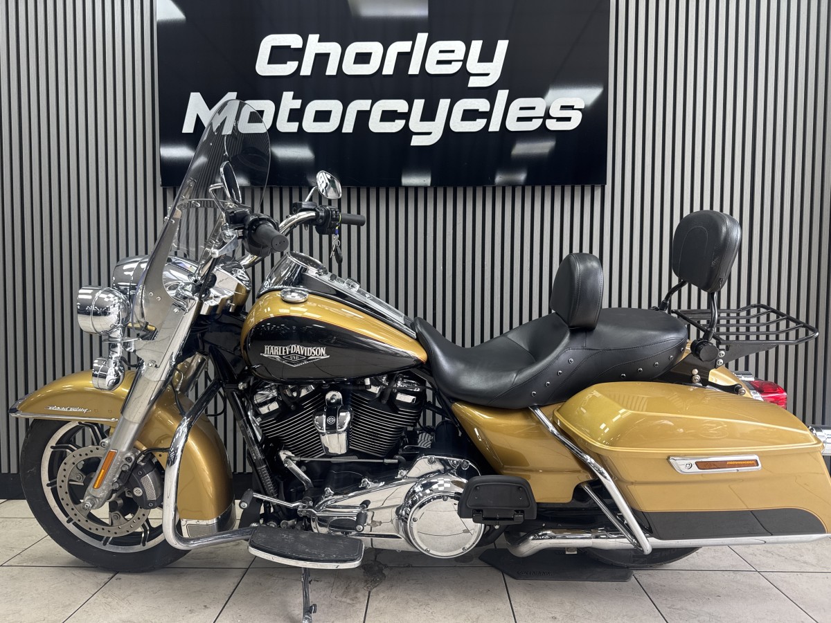 Used Harley-Davidson FLHR ROAD KING 1745 2017 for sale - 78647059: Photo 2
