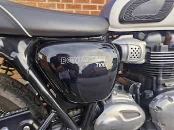 Used Triumph BONNEVILLE T100 2019 for sale - bike-78393382: Photo