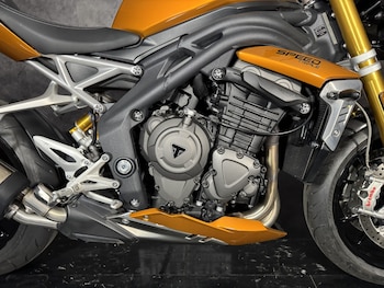 Used Triumph SPEED TRIPLE RS 1160 2021 for sale - bike-79168176: Photo